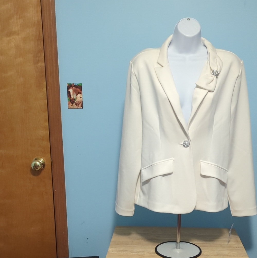 Glamour Cream Blazer with Silver Accents